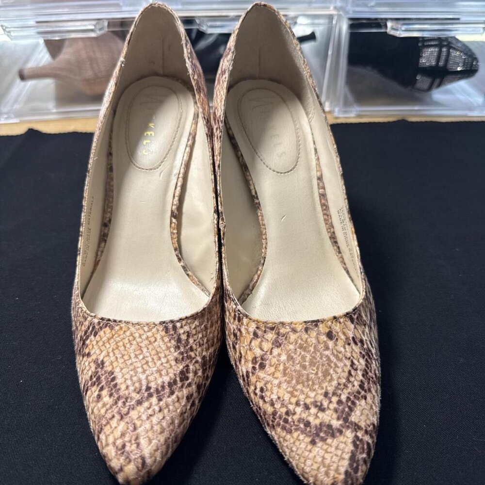 Women's Brown and Tan Courts